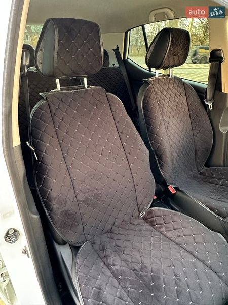 Хэтчбек Hyundai i10 2012 в Одессе