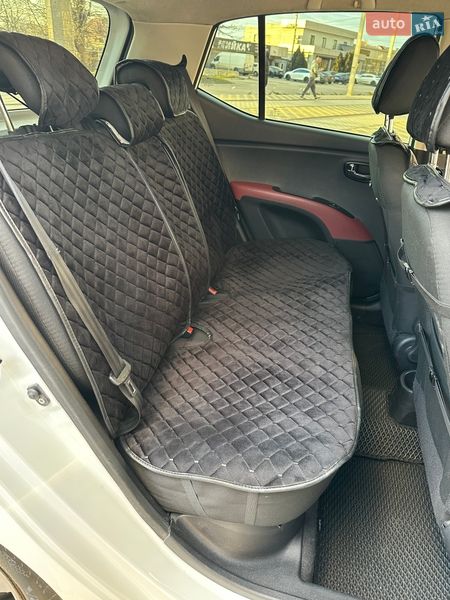 Хэтчбек Hyundai i10 2012 в Одессе