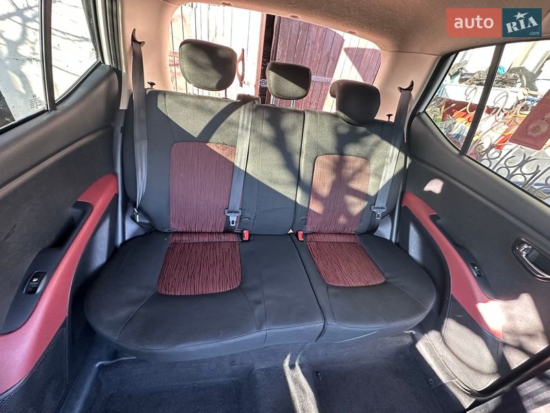 Хэтчбек Hyundai i10 2012 в Одессе