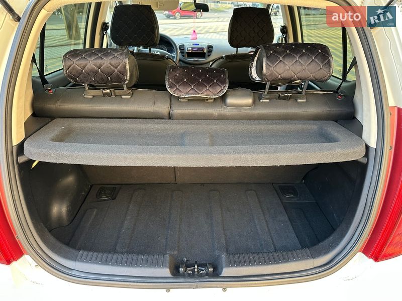 Хэтчбек Hyundai i10 2012 в Одессе