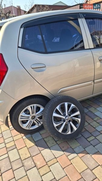 Хэтчбек Hyundai i10 2012 в Днепре