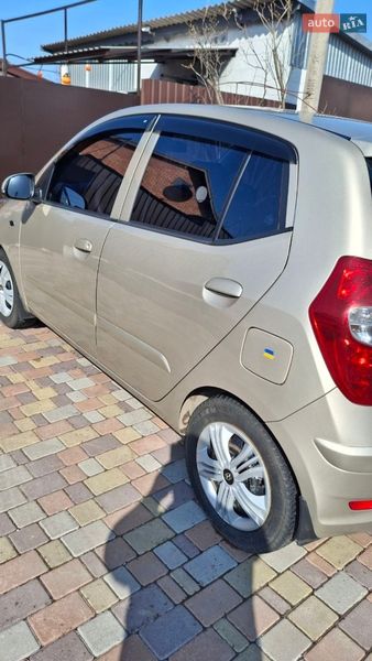 Хэтчбек Hyundai i10 2012 в Днепре