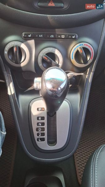 Хэтчбек Hyundai i10 2012 в Днепре