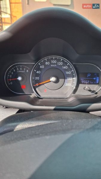 Хэтчбек Hyundai i10 2012 в Днепре