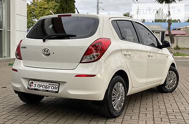 Хэтчбек Hyundai i20 2013 в Киеве