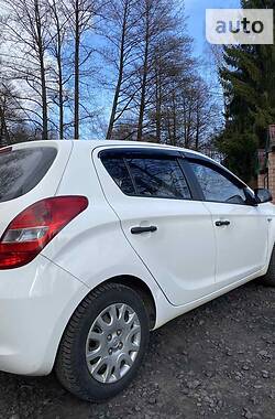 Хэтчбек Hyundai i20 2010 в Тячеве