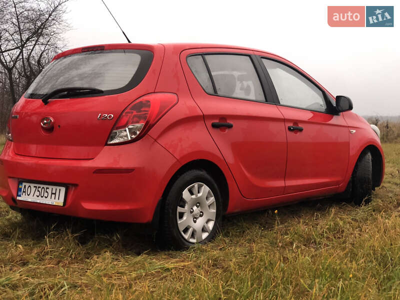 Хэтчбек Hyundai i20 2012 в Виннице
