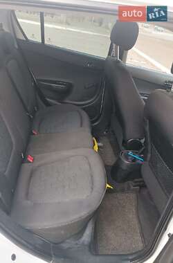 Хэтчбек Hyundai i20 2008 в 