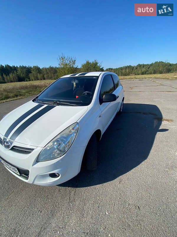 Хетчбек Hyundai i20 2009 в Любешові