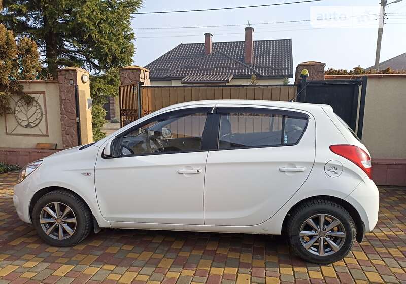 Хэтчбек Hyundai i20 2011 в Одессе