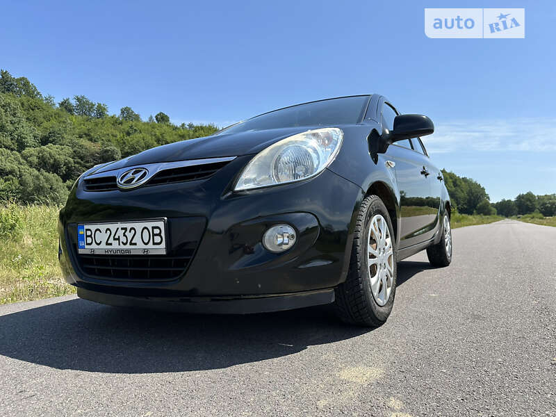 Хэтчбек Hyundai i20 2009 в Болехове