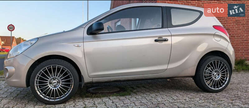 Хэтчбек Hyundai i20 2010 в Днепре