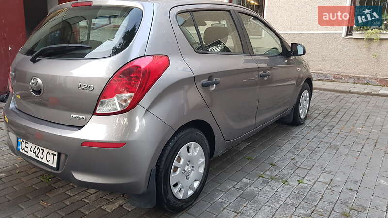 Хэтчбек Hyundai i20 2012 в Черновцах