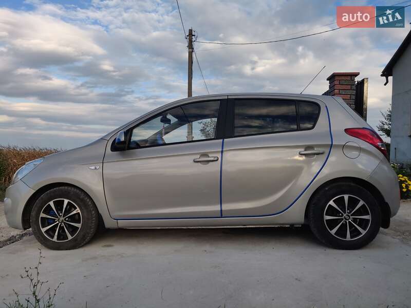 Хэтчбек Hyundai i20 2012 в Хмельницком