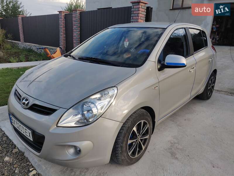 Хэтчбек Hyundai i20 2012 в Хмельницком