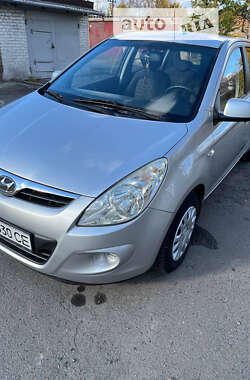 Хэтчбек Hyundai i20 2012 в 