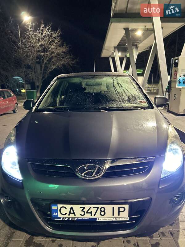 Хэтчбек Hyundai i20 2010 в Ямполе