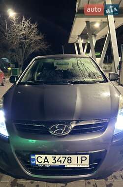 Хэтчбек Hyundai i20 2010 в 