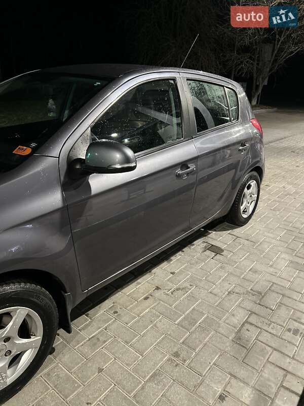 Хэтчбек Hyundai i20 2010 в Ямполе