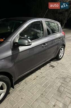 Хэтчбек Hyundai i20 2010 в 
