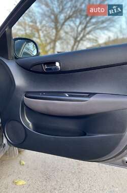 Хэтчбек Hyundai i20 2010 в 