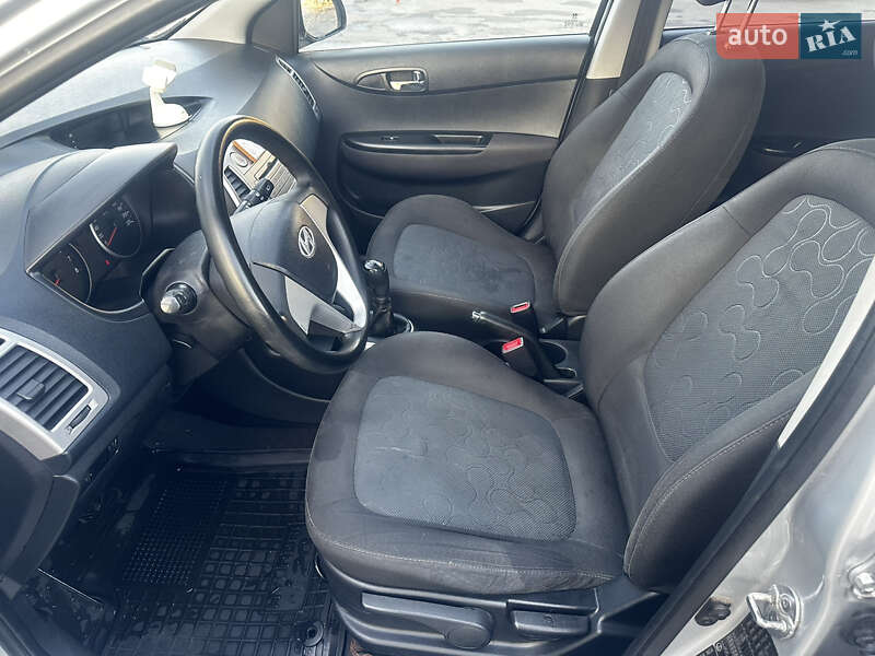 Хэтчбек Hyundai i20 2011 в Чернигове