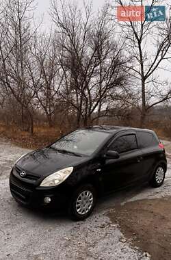 Хэтчбек Hyundai i20 2010 в 