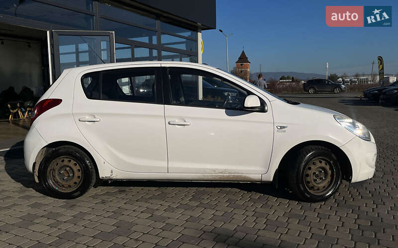 Хэтчбек Hyundai i20 2012 в Мукачево фото 8 Хэтчбек Hyundai i20 2012 в Мукачево