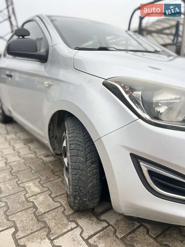 Хэтчбек Hyundai i20 2013 в Ивано-Франковске фото 3 Хэтчбек Hyundai i20 2013 в Ивано-Франковске