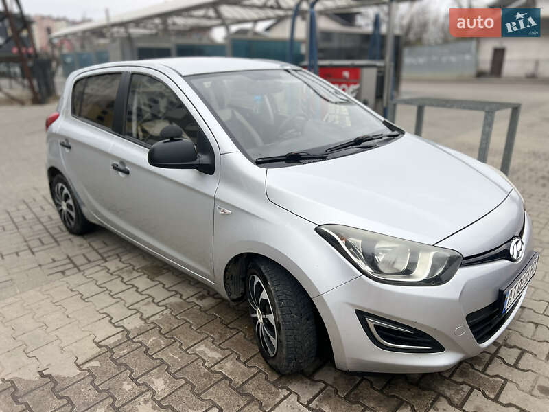 Хэтчбек Hyundai i20 2013 в Ивано-Франковске фото 5 Хэтчбек Hyundai i20 2013 в Ивано-Франковске