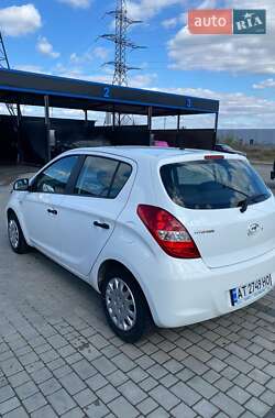 Хэтчбек Hyundai i20 2011 в 