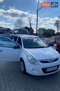Хэтчбек Hyundai i20 2011 в 