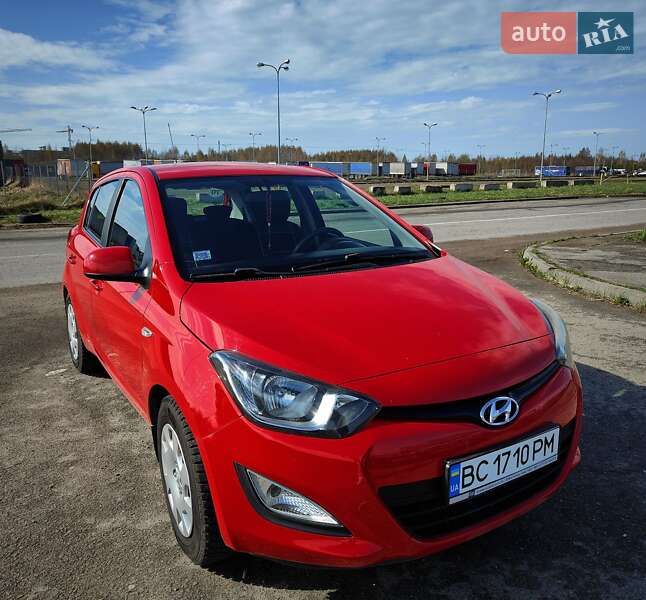 Хэтчбек Hyundai i20 2012 в 