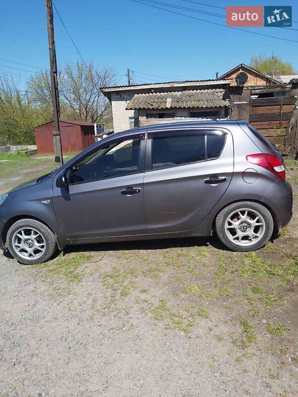 Хэтчбек Hyundai i20 2012 в Запорожье