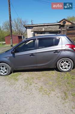 Хэтчбек Hyundai i20 2012 в 
