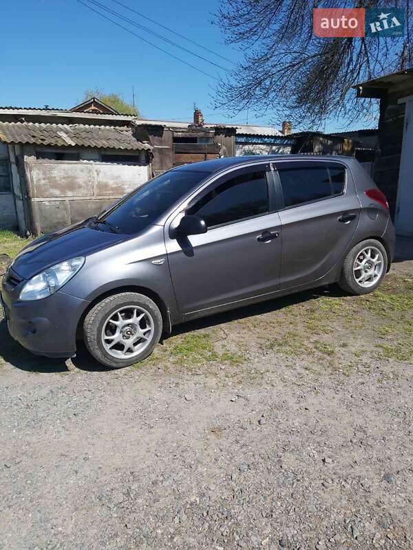 Хэтчбек Hyundai i20 2012 в Запорожье