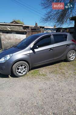 Хэтчбек Hyundai i20 2012 в 