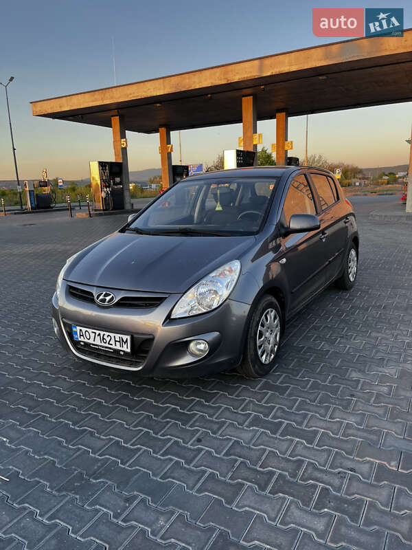 Хэтчбек Hyundai i20 2011 в Ужгороде
