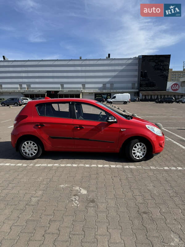 Хэтчбек Hyundai i20 2009 в Житомире