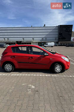 Хэтчбек Hyundai i20 2009 в 