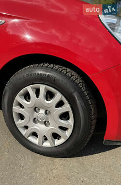 Хетчбек Hyundai i20 2010 в 