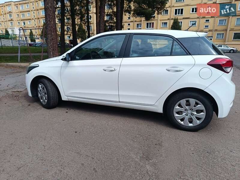 Хетчбек Hyundai i20 2015 в Славутичі