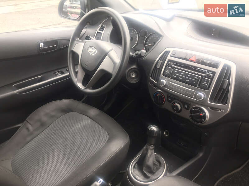 Хетчбек Hyundai i20 2012 в Ужгороді