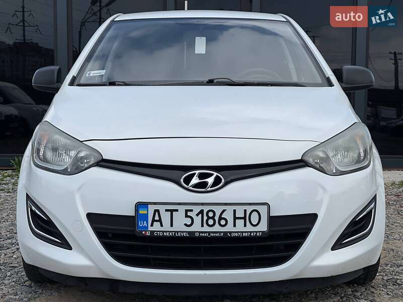 Хэтчбек Hyundai i20 2014 в Киеве