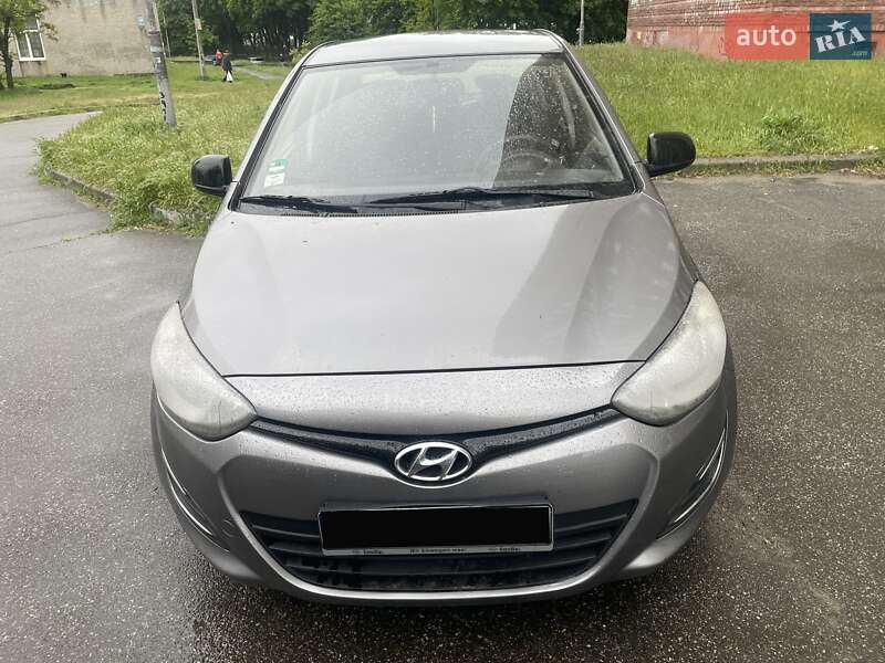 Хэтчбек Hyundai i20 2012 в Киеве