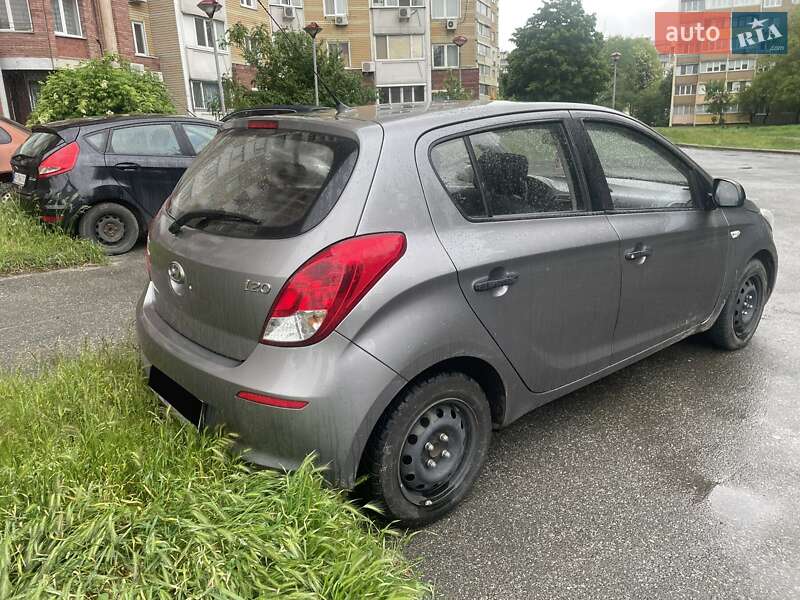 Хэтчбек Hyundai i20 2012 в Киеве
