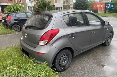 Хэтчбек Hyundai i20 2012 в 