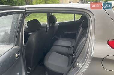 Хэтчбек Hyundai i20 2012 в 