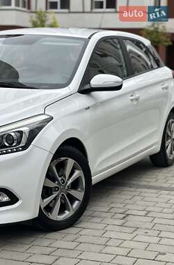 Хэтчбек Hyundai i20 2015 в 