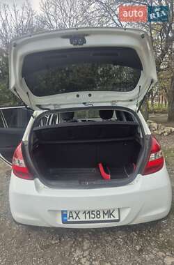 Хетчбек Hyundai i20 2011 в 